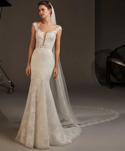 abito da sposa versace prezzi|Abiti da sposa: romantici, particolari e moderni .